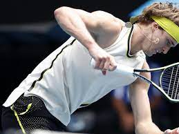 Das achtelfinale gegen fabio fognini hätte zu mehreren zeitpunkten einen anderen verlauf nehmen. Australian Open Alexander Zverev Zerlegt Seinen Schlager Im Match Gegen Marcos Giron Tennis Video Eurosport