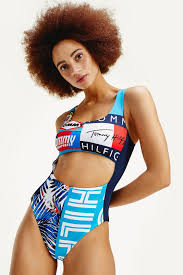 Cu cupe cu bureti si armaturi. Hong Kong Pilot Glamour Costum Tommy Hilfiger Telfor Org