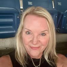 What ratio should I feed my sourdough starter for maintenance?