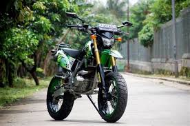 Untuk ubahan kawasaki klx 150 miliknya, joko pilih ala supermoto. Klx 150 Motard Drone Fest