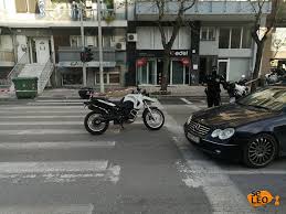 .της αστυνομίας προκάλεσε τηλεφώνημα που έγινε στις 3 το απόγευμα στην άμεση δράση για πυροβολισμούς στην περιοχή του «ιπποκράτειου» νοσοκομείου, στην ανατολική θεσσαλονίκη. Flbjokdc5jkdzm