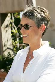Jamie lee curtis is working a jagged pixie cut here with fabulous results. More Pics Of Jamie Lee Curtis Pixie 2 Of 8 Jamie Lee Curtis Lookbook Stylebistro
