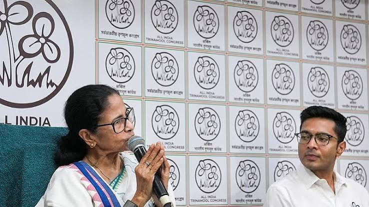 মমতা বন্দ্যোপাধ্যায় টিএমসি নাম, জোড়া ঘাস ফুল প্রতীকে ইসি ফ্রিজের বিরুদ্ধে SC-তে সরব | আউটলুক ইন্ডিয়া