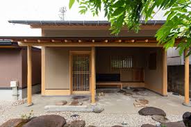 大英博物館の中心にあるガラスドームがすごく心地良かった。 大きな博物館に適したスケールの大きな広場で、そこから好きな展示室にアクセスできる。  そこを上から見下ろせる小窓かあって、大量の展示を見るの箸休め的な遊び心を感じました。 この心地良さはガラスドーム ...