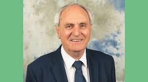 Long-serving leader steps down