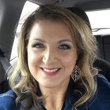 Mindy Mayo's Instagram, Twitter & Facebook