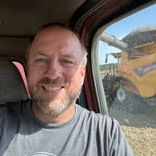 Nikki Bender's Instagram, Twitter & Facebook