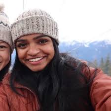 Elisa Andrews's Instagram, Twitter & Facebook