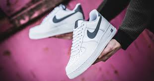 The nike air force 1 becomes the first basketball shoe to bring soft, springy nike air cushioning to the game. Nike Air Force 1 07 Lv8 White Cool Grey Hier Kaufen Snkraddicted