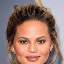 Jun 18, 2021 · chrissy teigen has broken her silence on michael costello's allegations. Chrissy Teigen Bio Wiki Age Height Weight Net Worth Relationship Career Facts Biography Gist