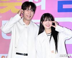 Phim thành "thuốc độc phòng vé" sau tin Suzy hẹn hò Park Bo Gum