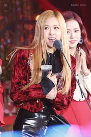 Blackpinkofficial Rose Is Really Beautiful She Looks Like Bambam Blackpink Rose Blackpink Kpop Girls