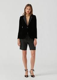 Wild prints and neons and eighties and nineties nostalgia, giorgio armani spring/summer 2019 milan proved a welcoming relief from the trend chasing. Emporio Armani Collezione Donna Autunno Inverno 2018 2019