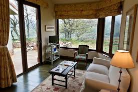 Sus laderas pobladas de robles y castaños, sus extensos valles y profundas gargantas constituyen una de las más bellas zonas de la vertiente sur de la sierra de gredos. Hotel Nabia Ein Boutiquehotel In Candeleda Seite