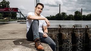 Náš největší problém je, že lidem přestává vadit lež. Mutinka Tatik Genialni Paja Moderator Stach Popsal Jake Mel Detstvi Idnes Cz