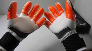 Designed by the adidas's top pro's such a manuel neuer, the adidas zone pro glove takes their predator glove range to a whole new level. Adidas Predator Zones Pro Manuel Neuer Goalkeeper Glove Preview Youtube