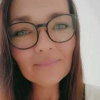 Naomi Barnett's Instagram, Twitter & Facebook