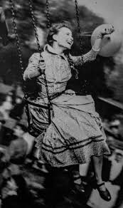 Édesanyja tanító volt, édesapja iskolaigazgató. Merry Go Round 1956
