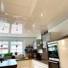 Plameco Spanndecke In Weiss Hochglanz Diese Kuche In Mulheim An Der Ruhr Hat Jetzt Den Richtigen Glanzeffekt Mehr Info Spanndecken Kuche Mulheim An Der Ruhr