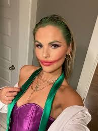 Alisha Gomes's Instagram, Twitter & Facebook