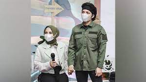 Aksi oknum satpol pp brutal, ibu hamil pemilik warkop dipukul saat razia ppkm. Gemas Lihat Arogansi Satpol Pp Tampar Ibu Hamil Atta Halilintar Kita Proses Om Seleb Tempo Co