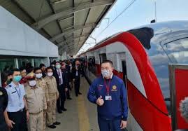 ทำไมรถไฟฟ้าสายสีแดง ไม่สร้างผ่าน ฟิวเจอร์พาร์ค รังสิต โดยสร้างต่อจาก bts ,จตุจักร ( สายสีเขียว) Rdxkhhd1iv 12m