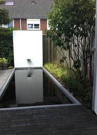 strakke vijver met wand van platoflex blikvanger in kleine tuin te helmond tuin waterpartijen tuin tuin inspiratie