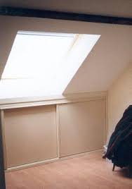 Envie d'aménager un dressing sous pente dans une pièce sous les combles ou pentue dans la maison mais l'espace disponible vous pose problème ? Nos Realisations Placard Et Dressing Sous Pente Cousin Bois