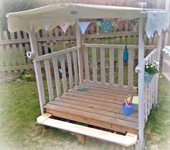Die Sandkasten Saison Ist Eroffnet Sandbox Garten Diy Spielhaus Sandkasten Selber Bauen