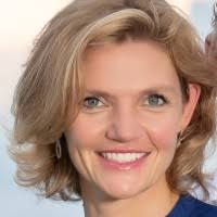 Melanie Ladd's Instagram, Twitter & Facebook