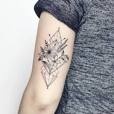 Thus, traditional shading is added with unique texture effect to make the tattoo more appealing. Geometric Bouquet Tattoo Geometric Tattoo Bouquet Tattoo Geometric Flower Tattoo