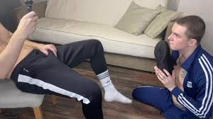 Spor Ayakkabısı Yalama, Çorap Yalama ve Bir Bacak Emme Emri Verdi ve Sonra  Sert Becerdin