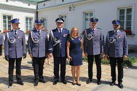 Z tej okazji odbył się uroczysty apel na placu przed budynkiem poprzedzony uroczystą mszą świętą. Swieto Policji W Palacu Belwederskim Biezace Informacje Policja Pl