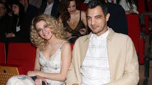 82620 voted on the poll: Dhmos Anastasiadhs H Tryferh Fwtografia Me Ton Gio Toy Znews