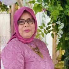 A speaker at school talks about being a muslim american woman; Stw Binor