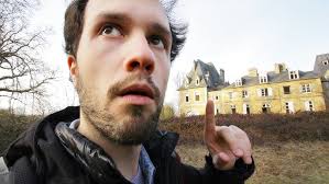 On a enfin rencontré Richard, le papy gardien du château du gangster !