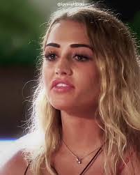 Estella Cummings's Instagram, Twitter & Facebook