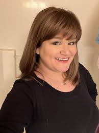 Taylor swift's bold new haircut at 2025 amas