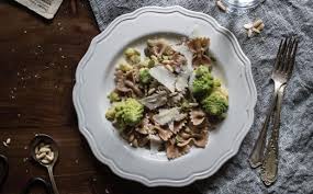 Cuoci al forno medio in una teglia unta di olio, coperta e sigillata finché è sodo. Ricetta La Pasta Con Broccolo Romano Pinoli E Grana Cook