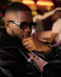 🖤 a black fit always serves 👌👌 Picture @mumba_lc