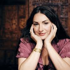 Iris Shelley's Instagram, Twitter & Facebook