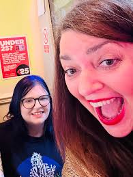 Goldcrest being still for a second.