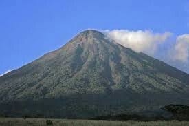 Volcan De Jumaytepeque Guatemala Travel Guatemala Natural Landmarks