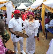 The deputy commissioner of police was pictured with obi cubana, and friends of pbi cubana at the venue of the funeral in oba, anambra state. 6cvrmdobgpuypm