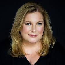 Elizabeth Edmiston's Instagram, Twitter & Facebook