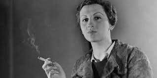 Gerda taro, je vous en parlais il y a 2 jours avec la biographie romancée, en attendant robert capa , qui raconte ses années communes avec le célèbre photographe robert capa. Gerda Taro First Female Wartime Photographer