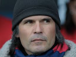 Alegre y un planteo conservador: sin delanteros ante San Lorenzo