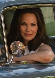 If Leslie Bibb's character Kate didn't have the blonde Karen haircut she'd  steal the show. (Credit to her character in 'palm royale') :  r/TheWhiteLotusHBO