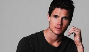 Robbie Amell