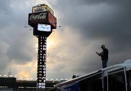 Nascar races generally last anywhere from 1.5 to 4 hours, depending on the length of the race, number of laps and track conditions. Nascar Strikes 2b Deal With Isc Will Gain A Dozen Tracks